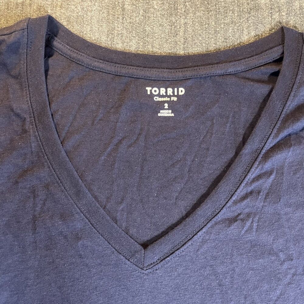 Torrid Girlfriend Signature Jersey V‑Neck Tee Women’s Size 2 2X 18‑20 Navy blue - Picture 5 of 8